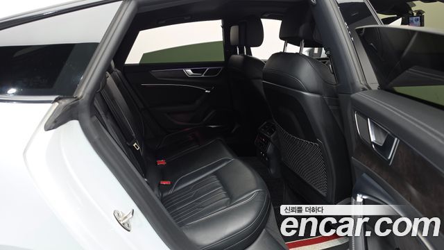 Audi A7 2020 — photo 17