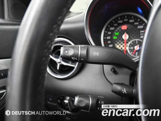Mercedes-Benz SLC-Class 2017 — photo 12