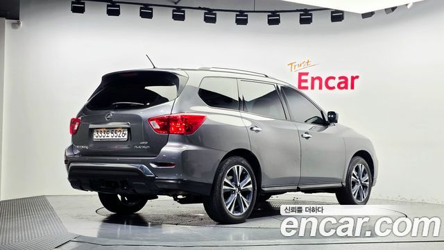 Nissan Pathfinder 2018 — photo 2