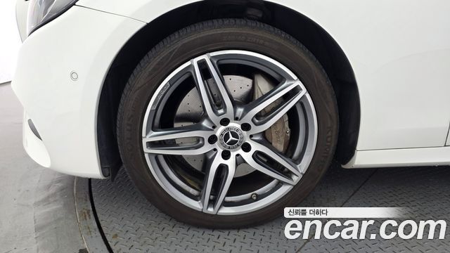 Mercedes-Benz E-Class 2017 — photo 5