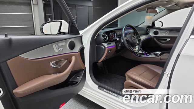 Mercedes-Benz E-Class 2017 — photo 10