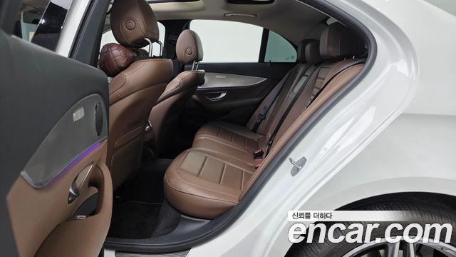 Mercedes-Benz E-Class 2017 — photo 12