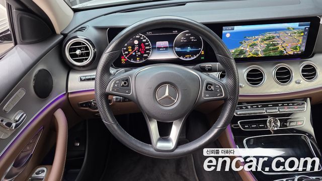 Mercedes-Benz E-Class 2017 — photo 13