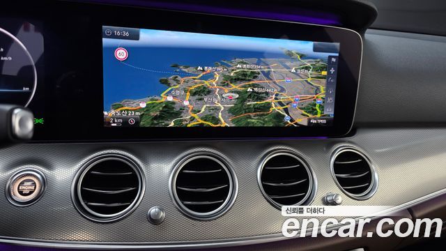 Mercedes-Benz E-Class 2017 — photo 14