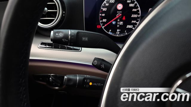 Mercedes-Benz E-Class 2017 — photo 19