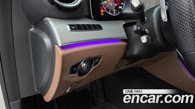 Mercedes-Benz E-Class 2017 — photo 20