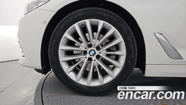 BMW 5-Series 2018 — photo 5