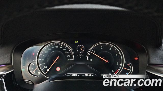 BMW 5-Series 2018 — photo 8