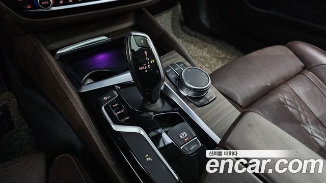 BMW 5-Series 2018 — photo 9