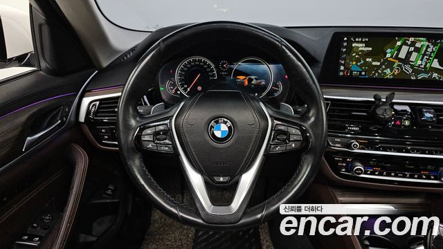 BMW 5-Series 2018 — photo 12