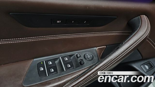 BMW 5-Series 2018 — photo 17
