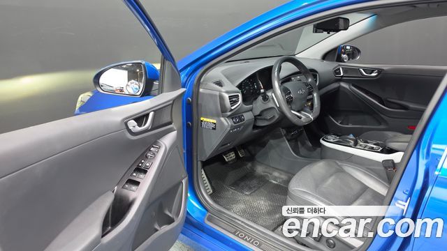 Hyundai Ioniq 2017 — photo 10