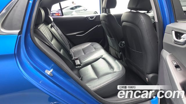 Hyundai Ioniq 2017 — photo 12