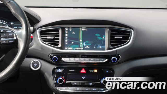 Hyundai Ioniq 2017 — photo 14