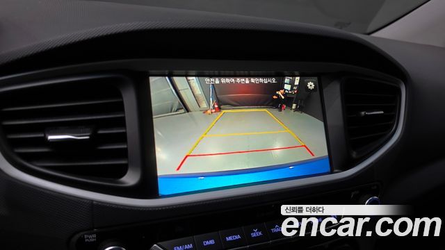 Hyundai Ioniq 2017 — photo 15