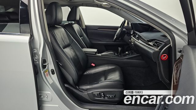 Lexus ES 2014 — photo 11