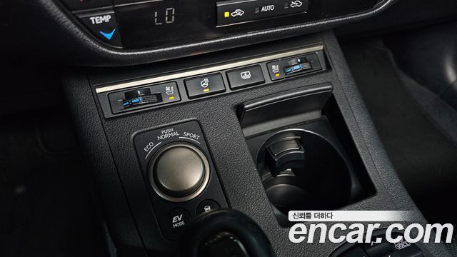 Lexus ES 2014 — photo 17