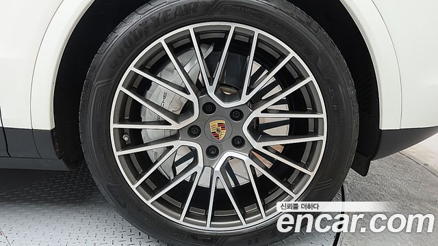 Porsche Cayenne 2021 — photo 7