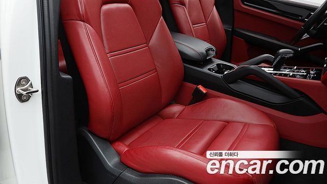 Porsche Cayenne 2021 — photo 13