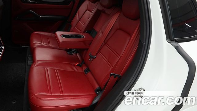 Porsche Cayenne 2021 — photo 14