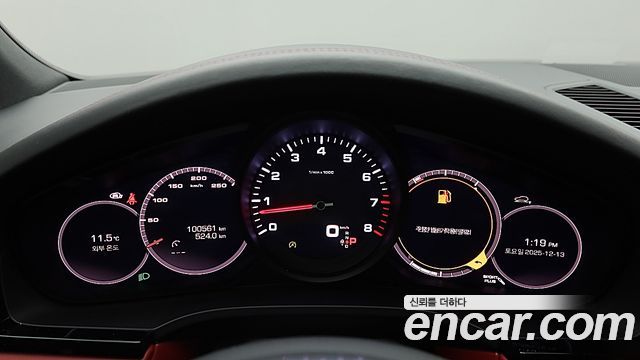 Porsche Cayenne 2021 — photo 16