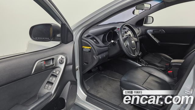 Kia Porte 2012 — photo 10