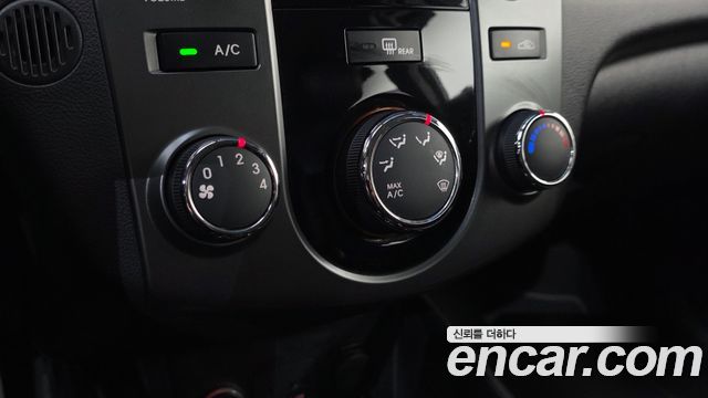 Kia Porte 2012 — photo 18