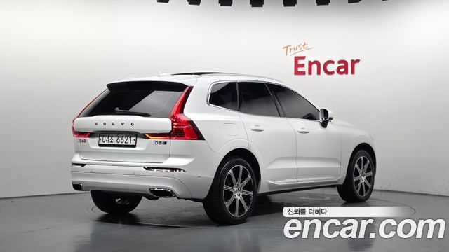 Volvo XC60 2019 — photo 2