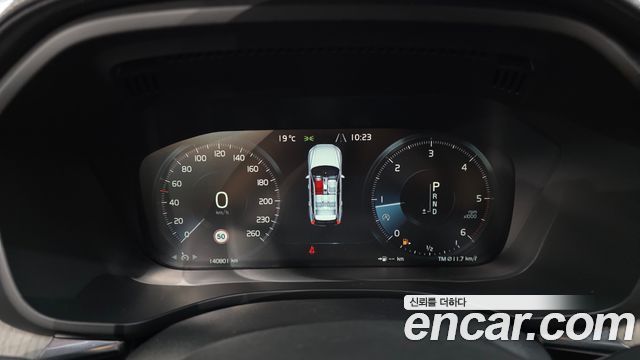 Volvo XC60 2019 — photo 8