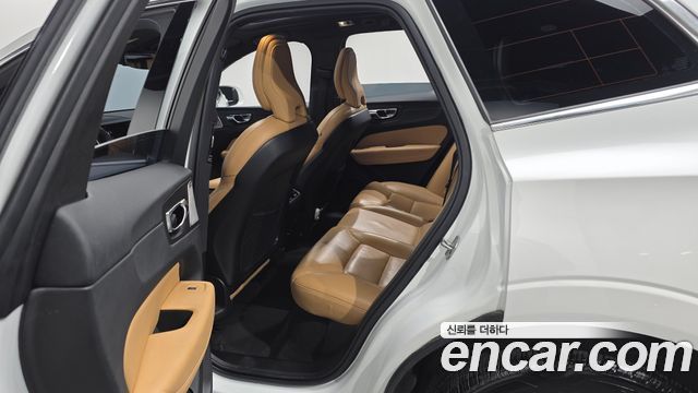 Volvo XC60 2019 — photo 11