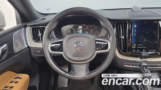 Volvo XC60 2019 — photo 13