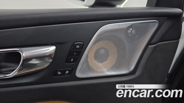 Volvo XC60 2019 — photo 15