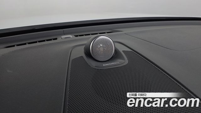Volvo XC60 2019 — photo 17