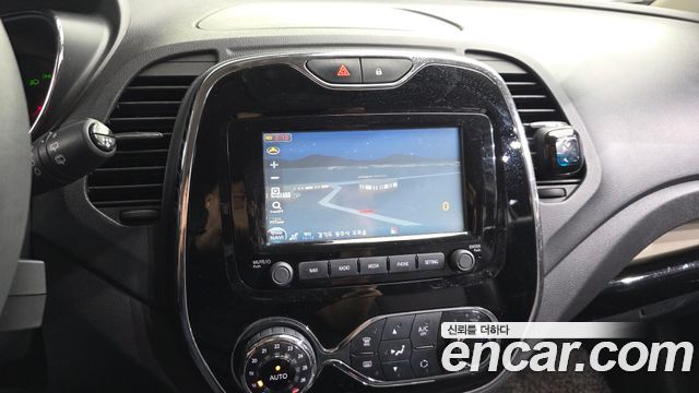 Renault Korea QM3 2017 — photo 22