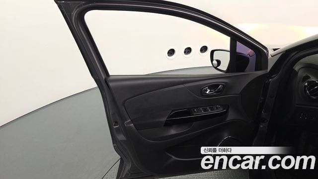 Renault Korea QM3 2017 — photo 14