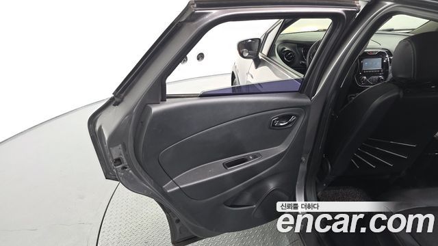 Renault Korea QM3 2017 — photo 15