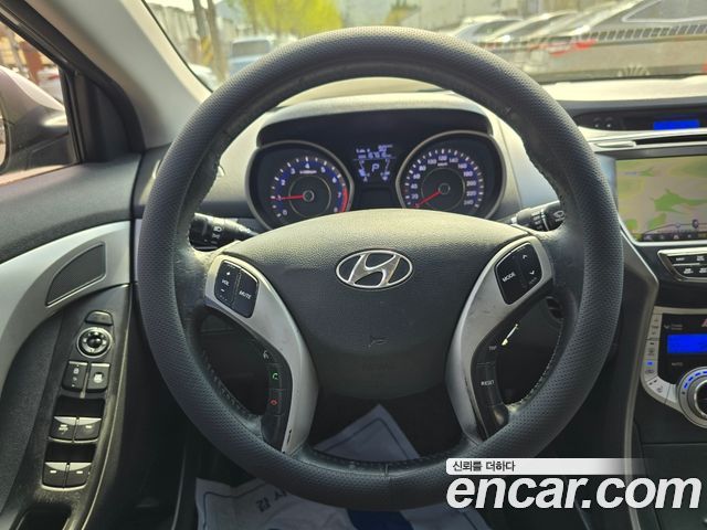 Hyundai AVANTE 2012 — photo 13