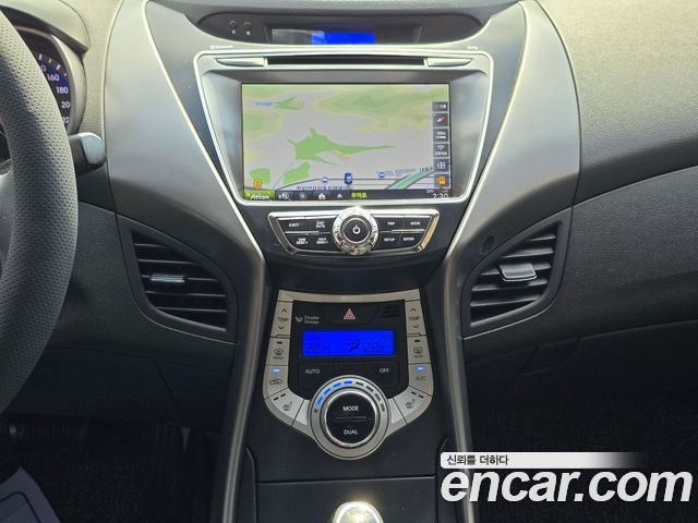 Hyundai AVANTE 2012 — photo 14