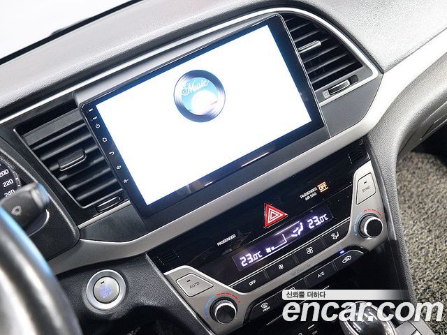 Hyundai AVANTE 2018 — photo 8