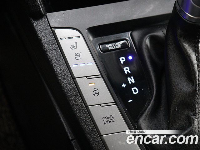 Hyundai AVANTE 2018 — photo 11
