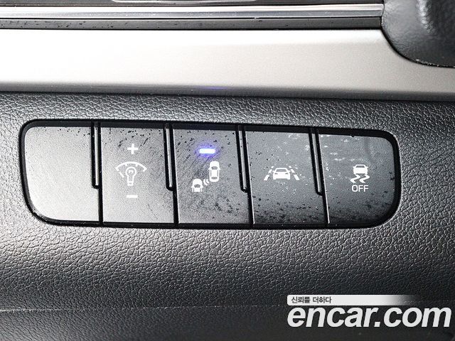 Hyundai AVANTE 2018 — photo 13