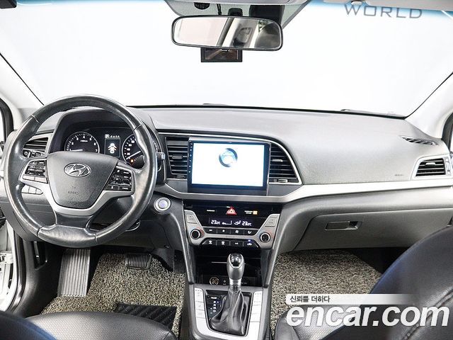Hyundai AVANTE 2018 — photo 15