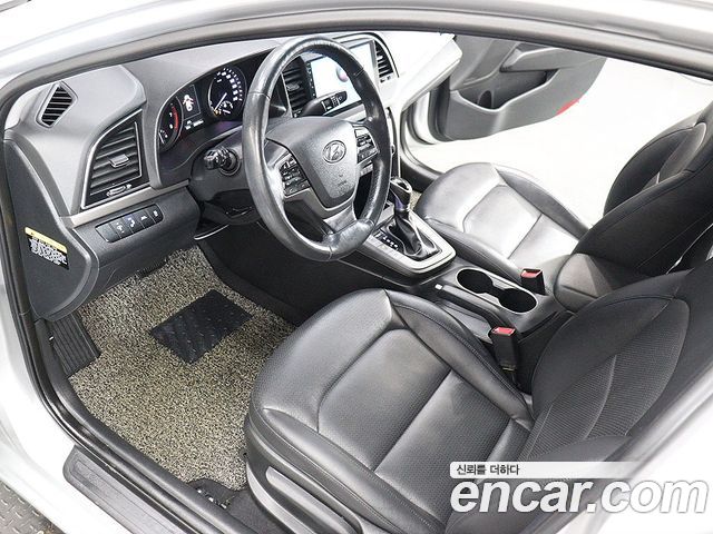 Hyundai AVANTE 2018 — photo 18