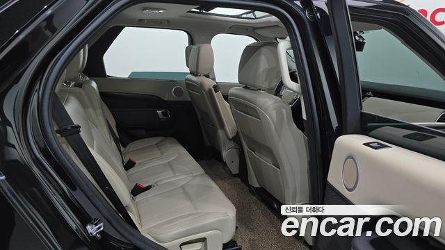 Land Rover Discovery 2018 — photo 17