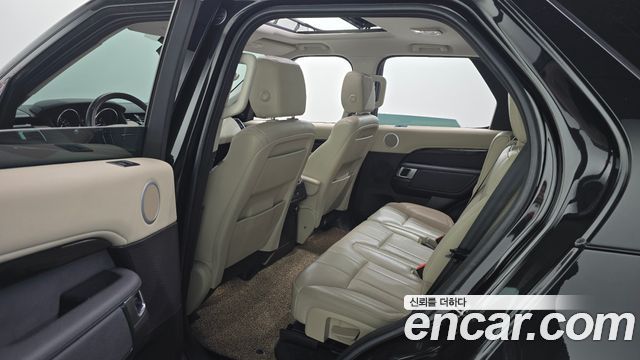 Land Rover Discovery 2018 — photo 18