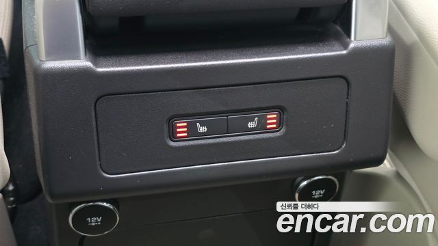 Land Rover Discovery 2018 — photo 19