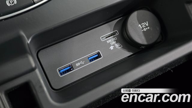 Land Rover Discovery 2018 — photo 20