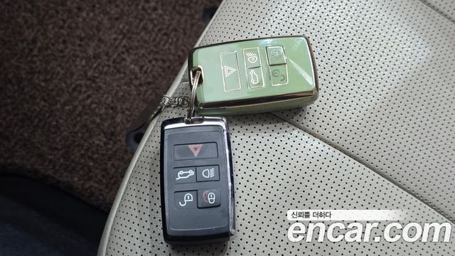 Land Rover Discovery 2018 — photo 25