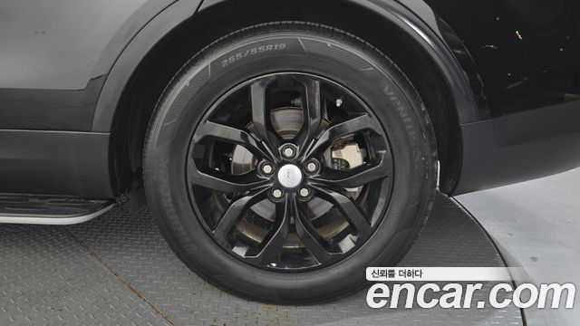 Land Rover Discovery 2018 — photo 7