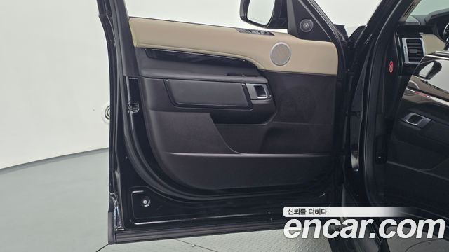 Land Rover Discovery 2018 — photo 14